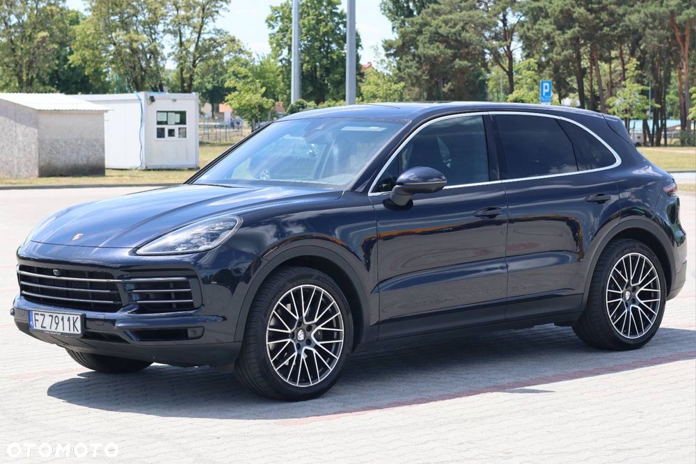 Porsche Cayenne - 1