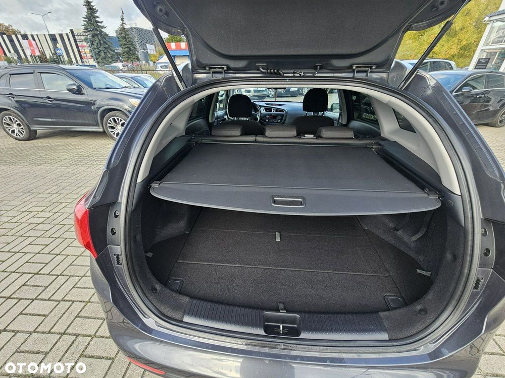 Kia Ceed 1.6 CRDi 128 ISG SW Dream-Team Edition - 24