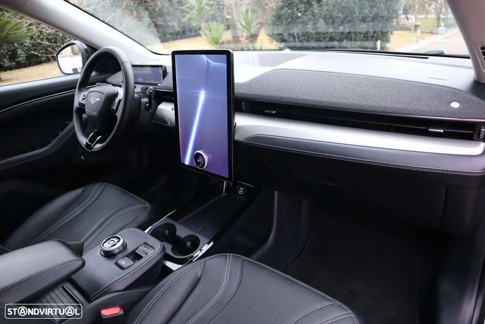 Ford Mustang Mach-E Standard - 24