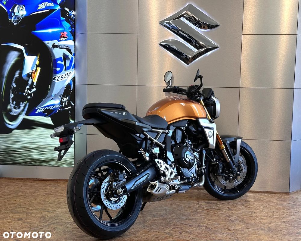 Suzuki GSX - 6