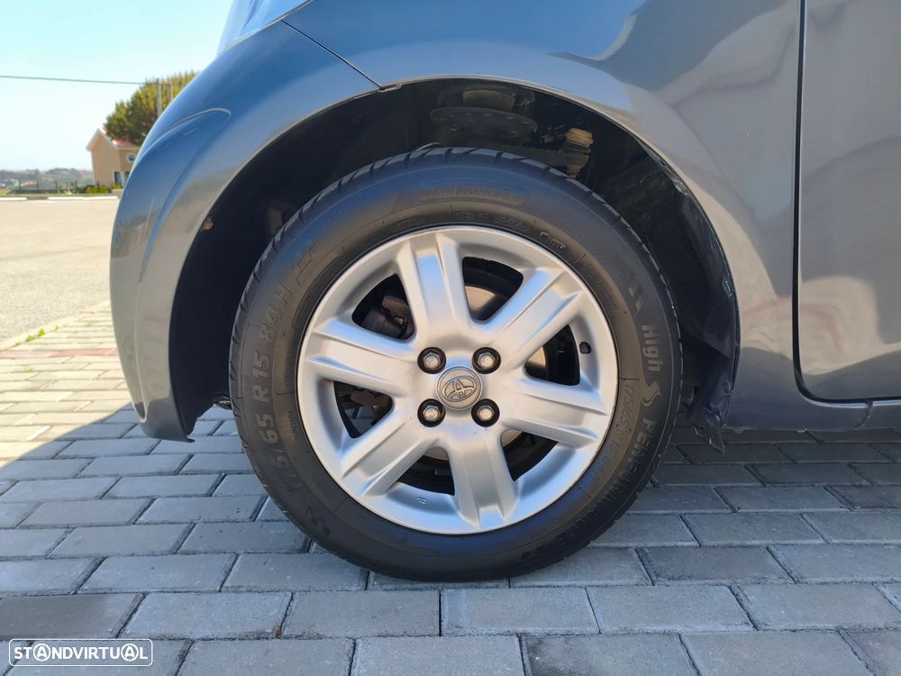 Toyota iQ 1.4 D-4D + - 23