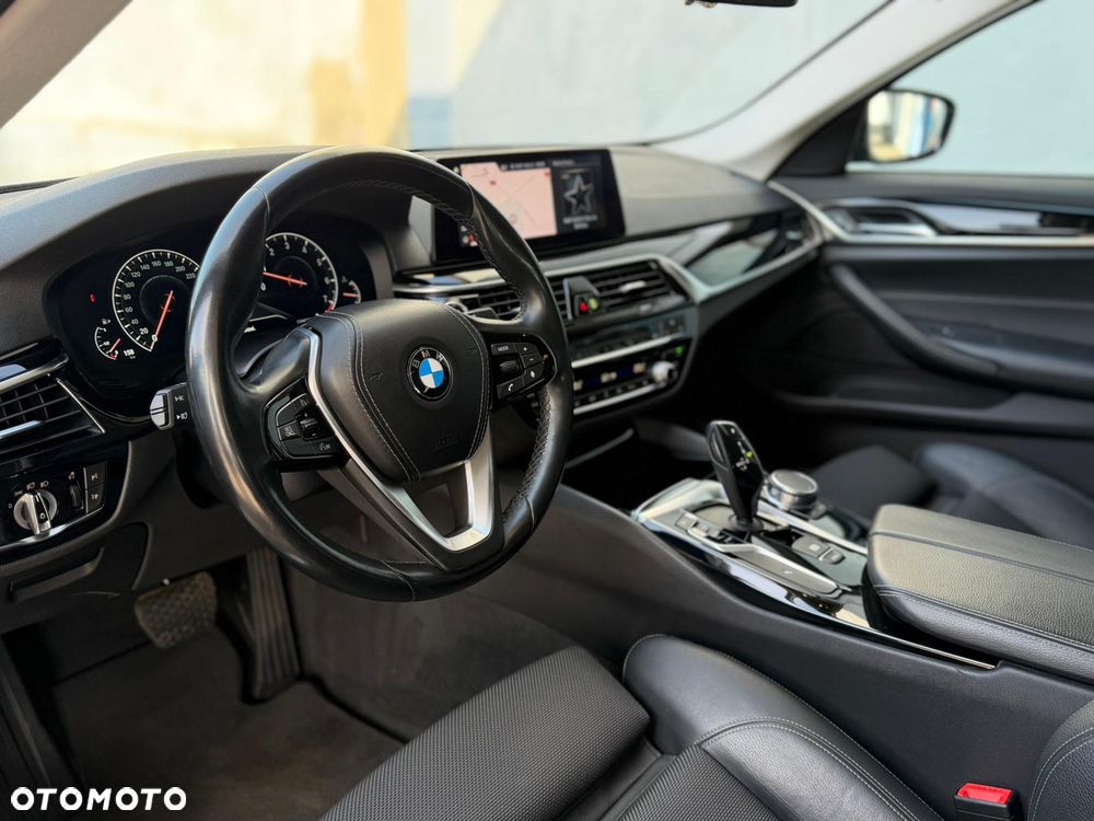 BMW Seria 5 530i Sport Line - 13