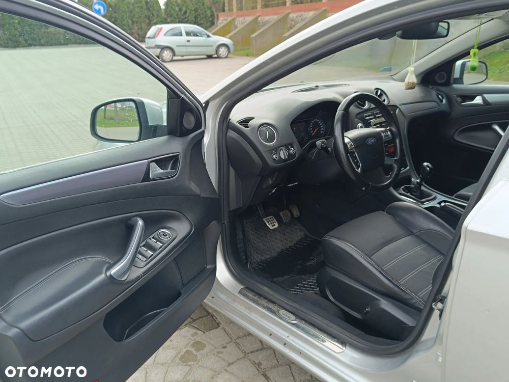 Ford Mondeo 2.0 TDCi Ambiente - 17