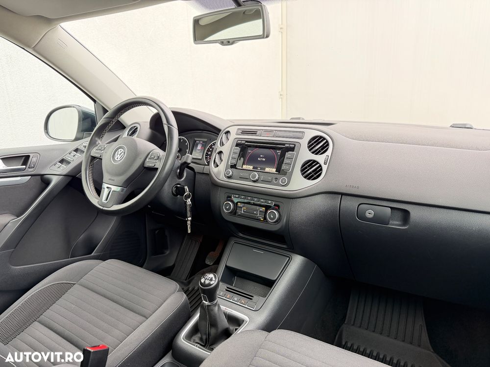 Volkswagen Tiguan 2.0 TDI DPF 4Motion BlueMotion Technology Lounge Sport & Style - 8