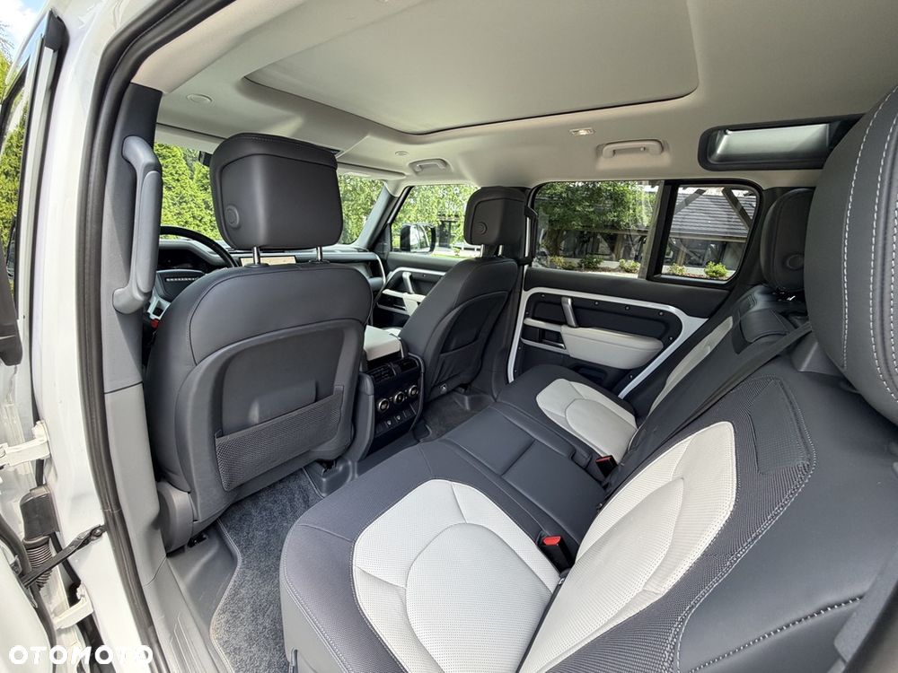 Land Rover Defender 3.0 D300 mHEV X-Dynamic HSE - 25
