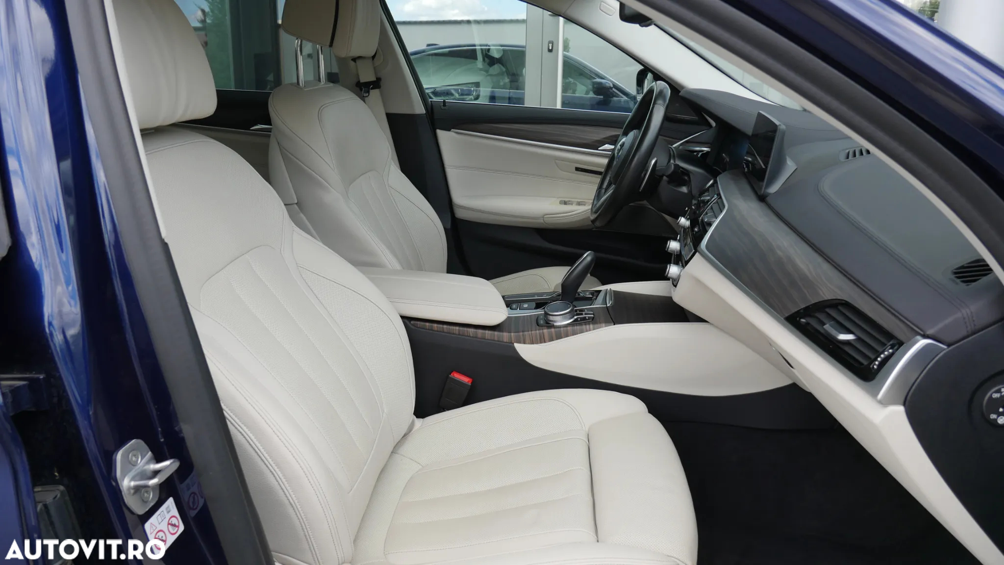 BMW Seria 5 530i Aut. Luxury Line - 11