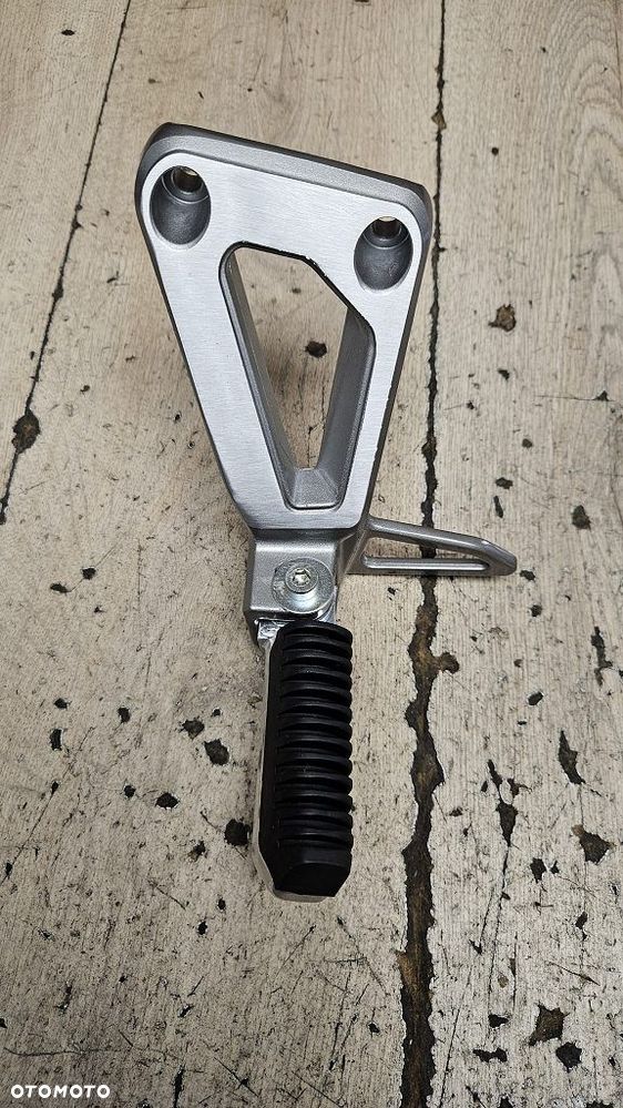 Set podnóżek pasażera Lewy Suzuki Bandit 1200 (96-00)  43700-27E50-000 - 6