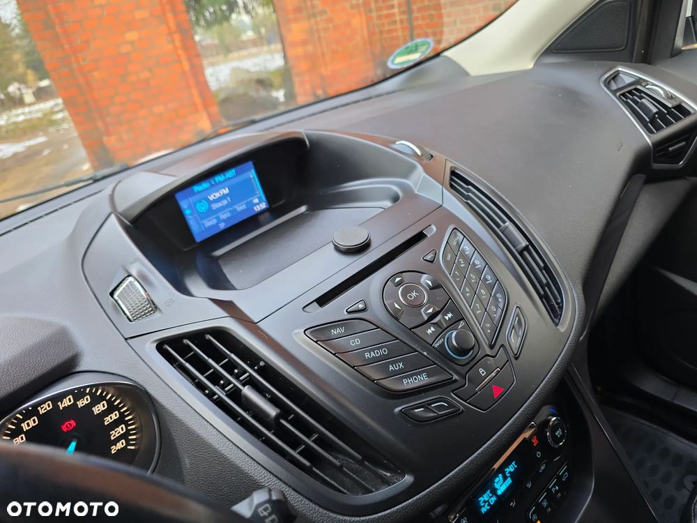 Ford Kuga 1.6 EcoBoost 2x4 Titanium - 17