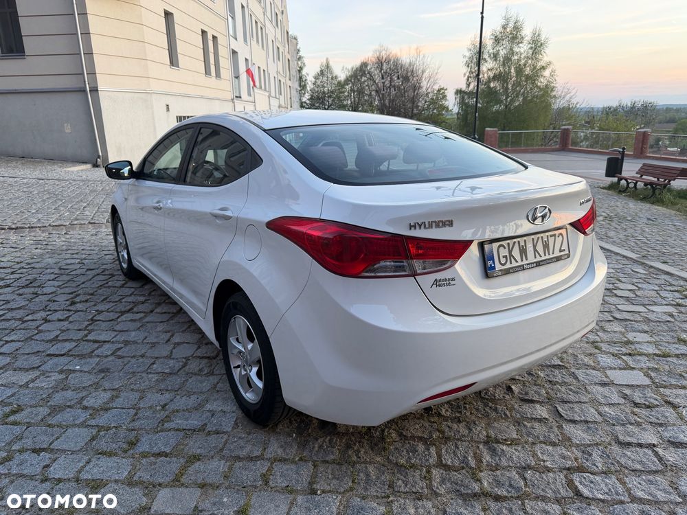 Hyundai Elantra 1.6 Comfort - 6