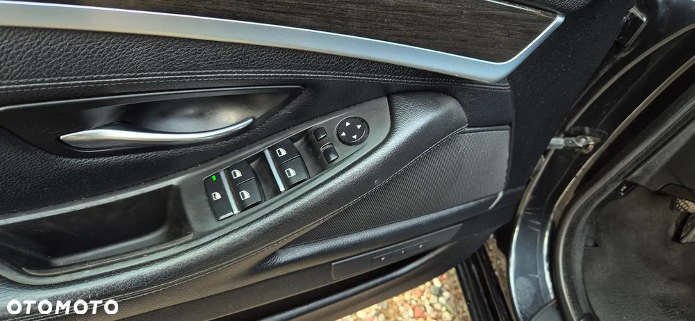 BMW Seria 5 525d xDrive Luxury Line - 33