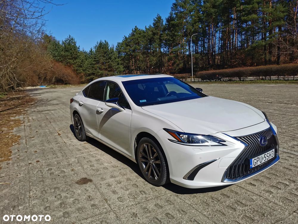 Lexus ES 300h Business Edition - 4