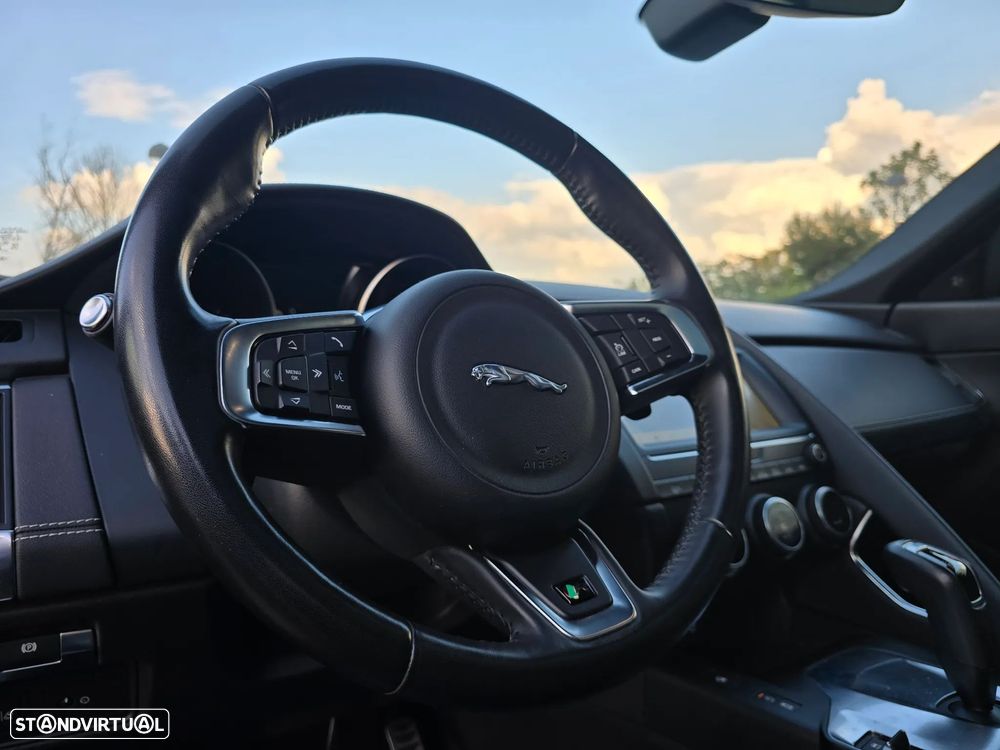 Jaguar E-Pace D150 AWD Aut. R-Dynamic S - 28