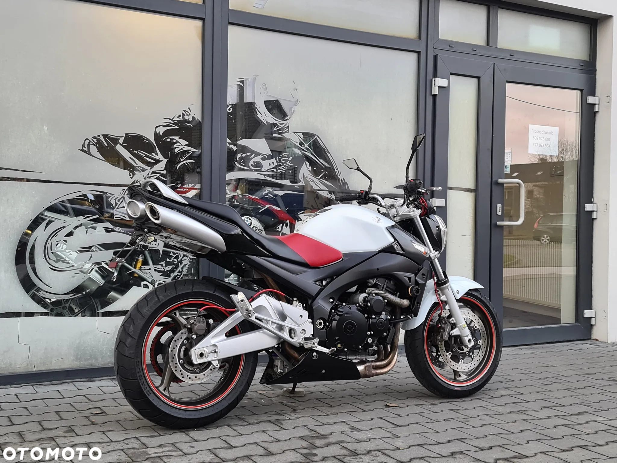 Suzuki GSR - 5