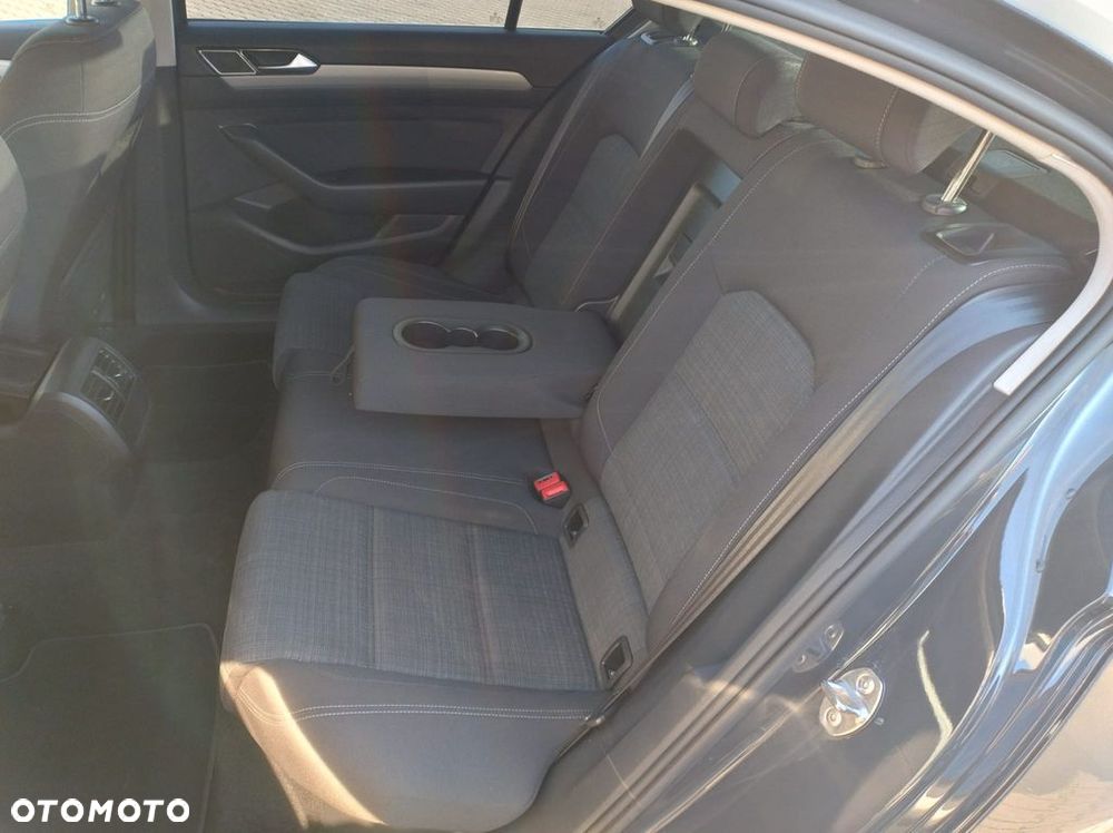 Volkswagen Passat 2.0 TSI Business DSG - 16