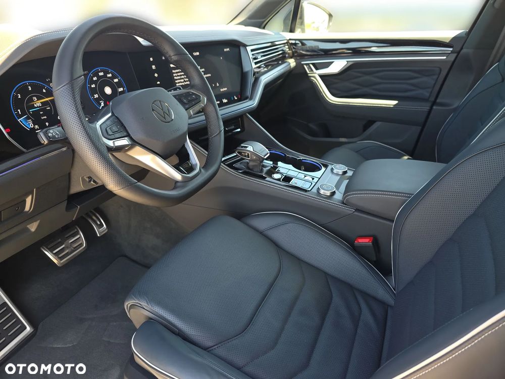 Volkswagen Touareg 3.0 V6 TDI 4Motion R-Line Final Edition - 12