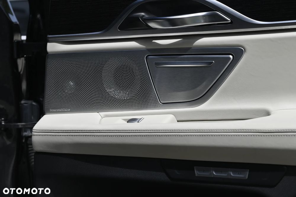 BMW Seria 7 ver-750i-xdrive - 17