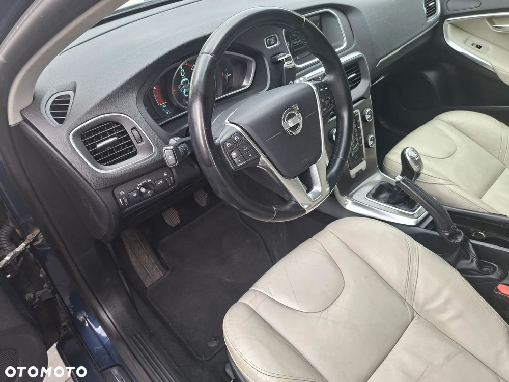 Volvo V40 D2 Momentum - 17