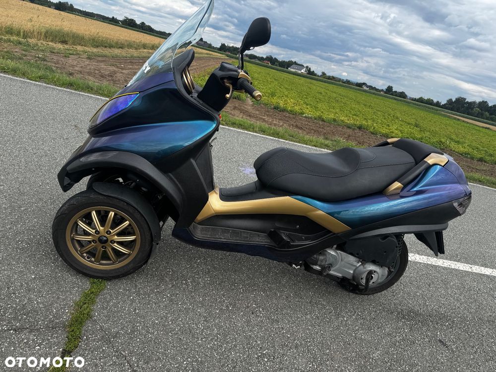 Piaggio MP-3 - 10
