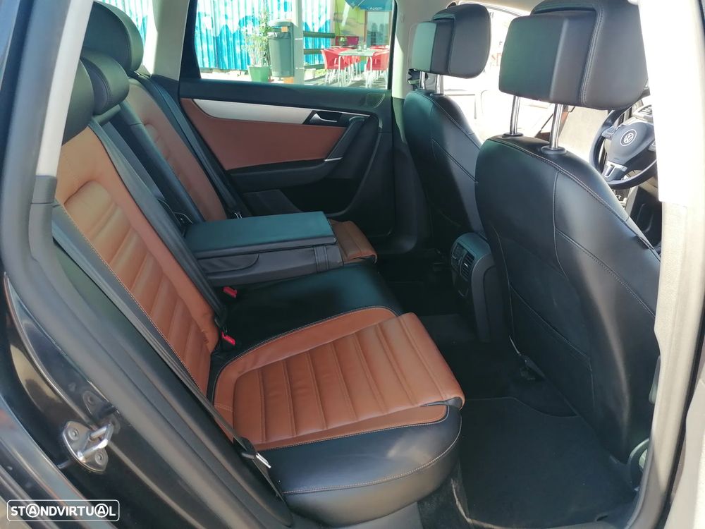 VW Passat Variant 1.6 TDI BlueMotion Highline - 12