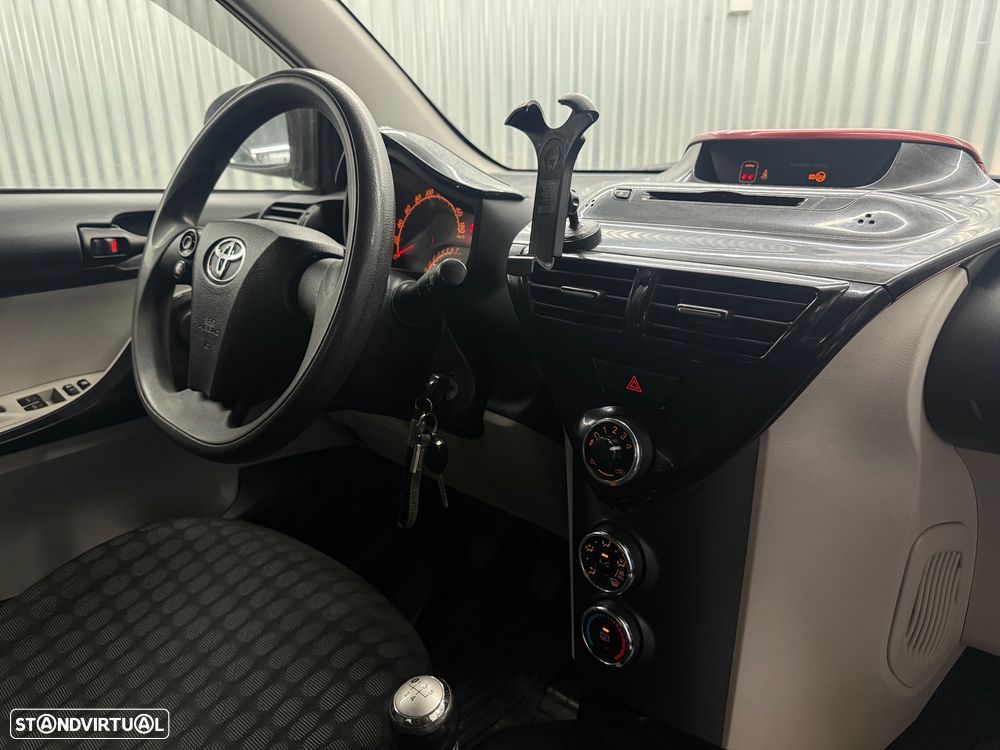 Toyota iQ 1.0 VVT-i Essential+AC - 8