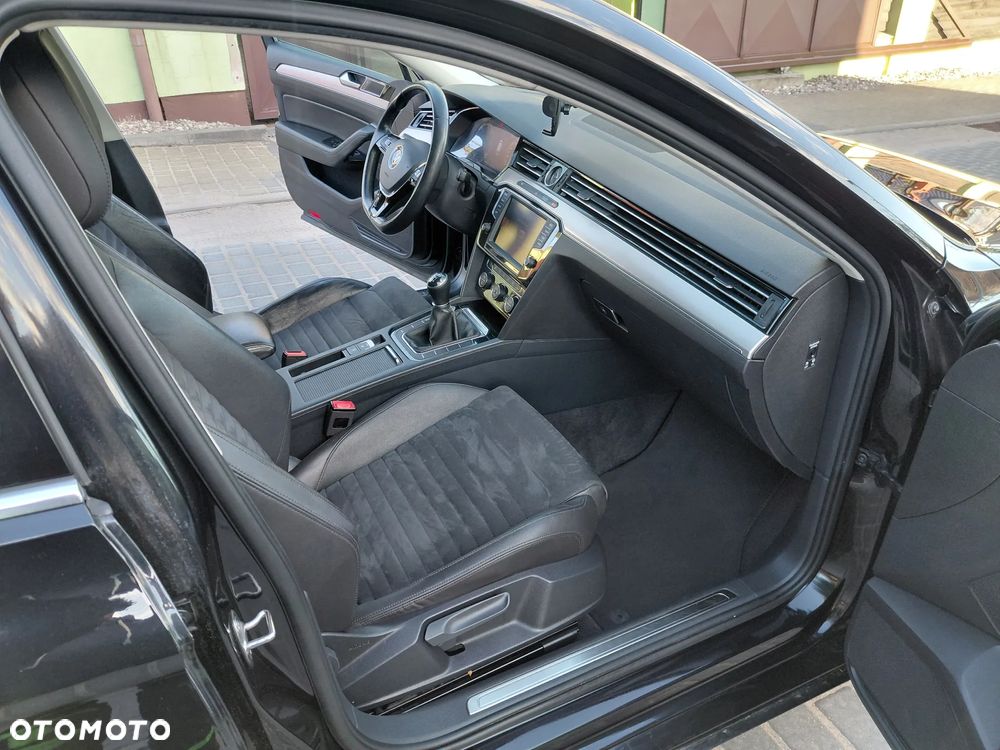 Volkswagen Passat 2.0 TDI SCR Highline - 13