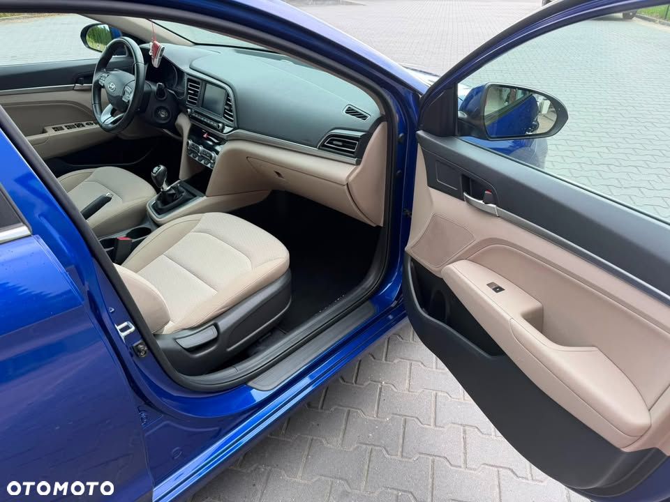 Hyundai Elantra 1.6 Comfort - 6