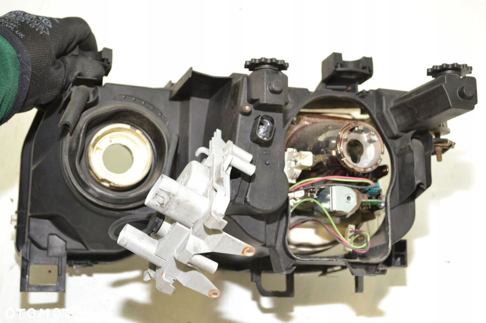 BMW E46 COMPACT LAMPA XENON EUROPA 1305235643 PRAWA - 5