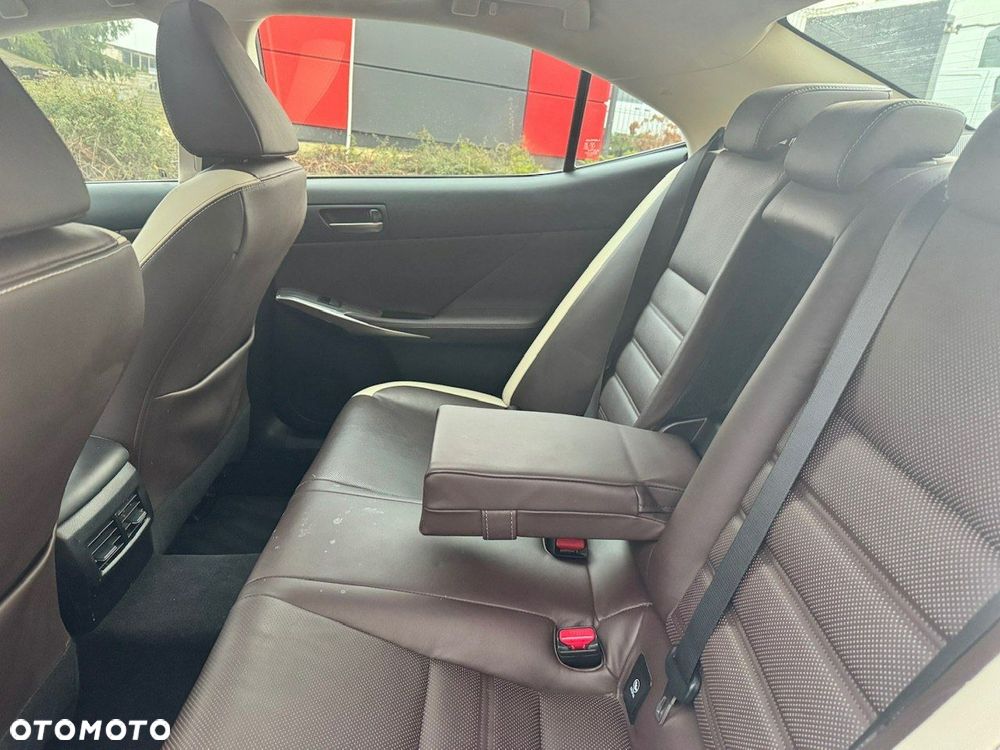 Lexus IS Luxury Line - 8