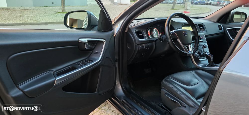 Volvo V60 2.0 D4 Momentum Geartronic - 12