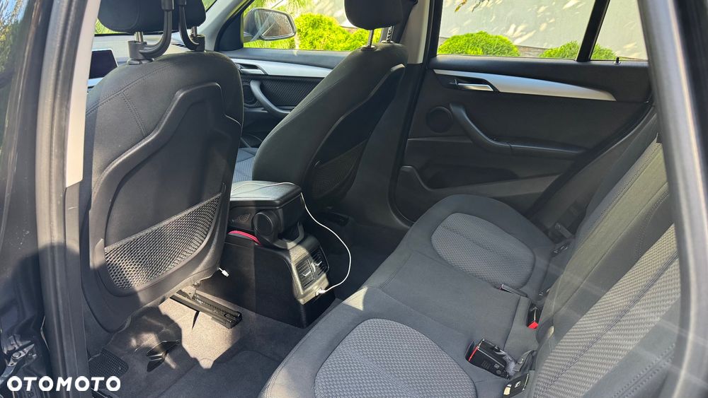 BMW X1 sDrive18i xLine - 11
