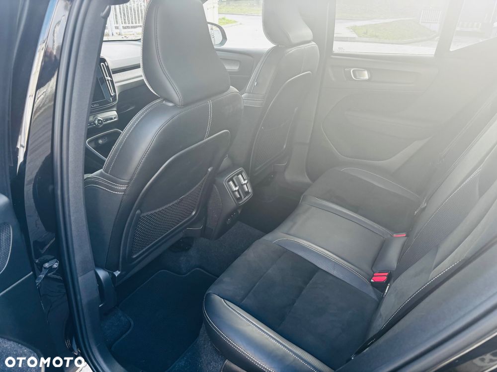 Volvo XC 40 D4 AWD Geartronic R-Design - 23