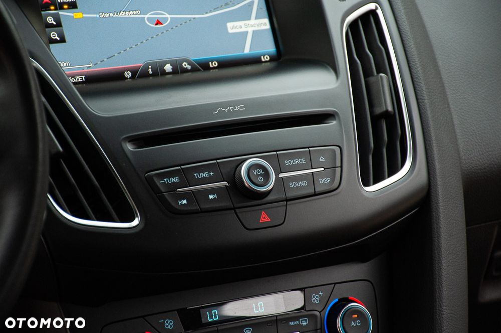 Ford Focus SW 1.5 EcoBoost S&S ST-LINE - 33