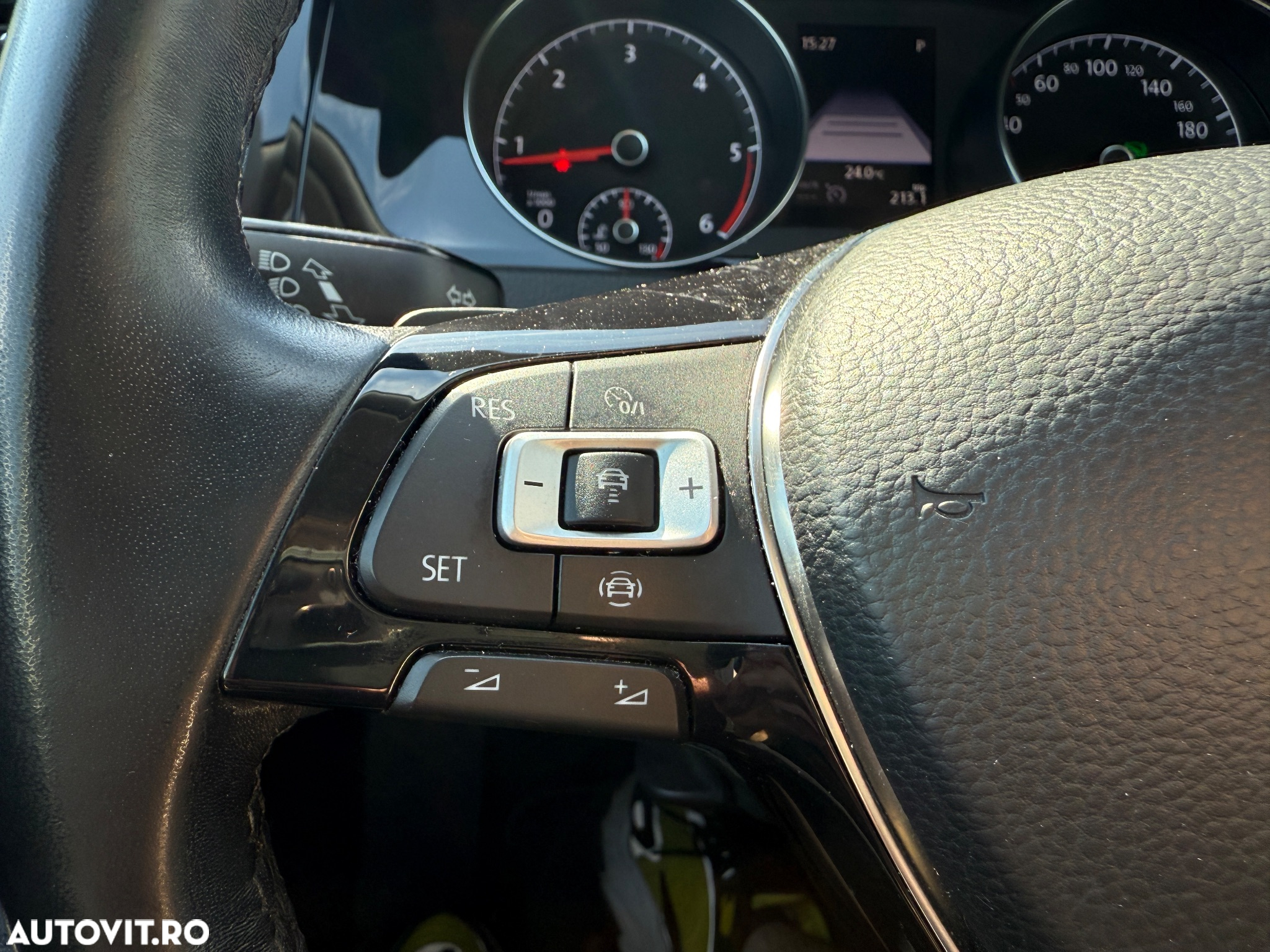 Volkswagen Golf 2.0 TDI DSG Highline - 28