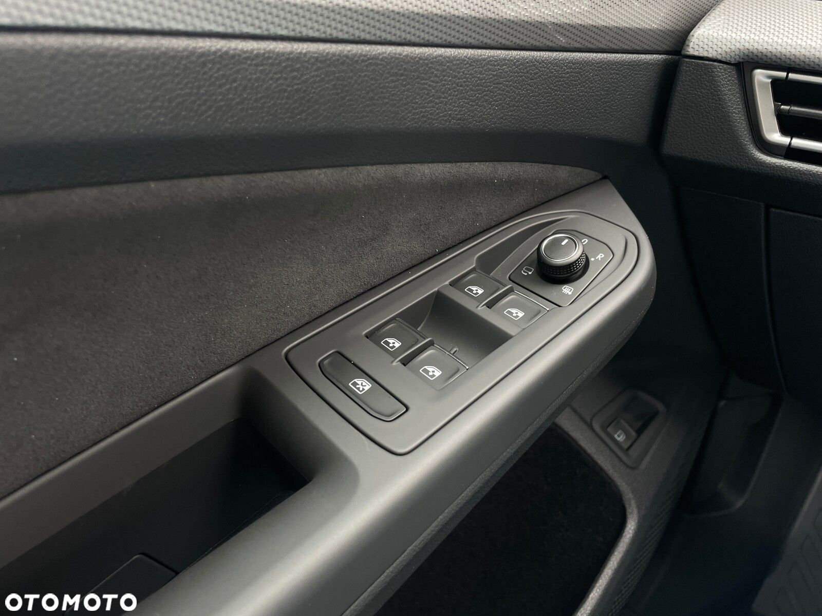 Volkswagen Golf - 24