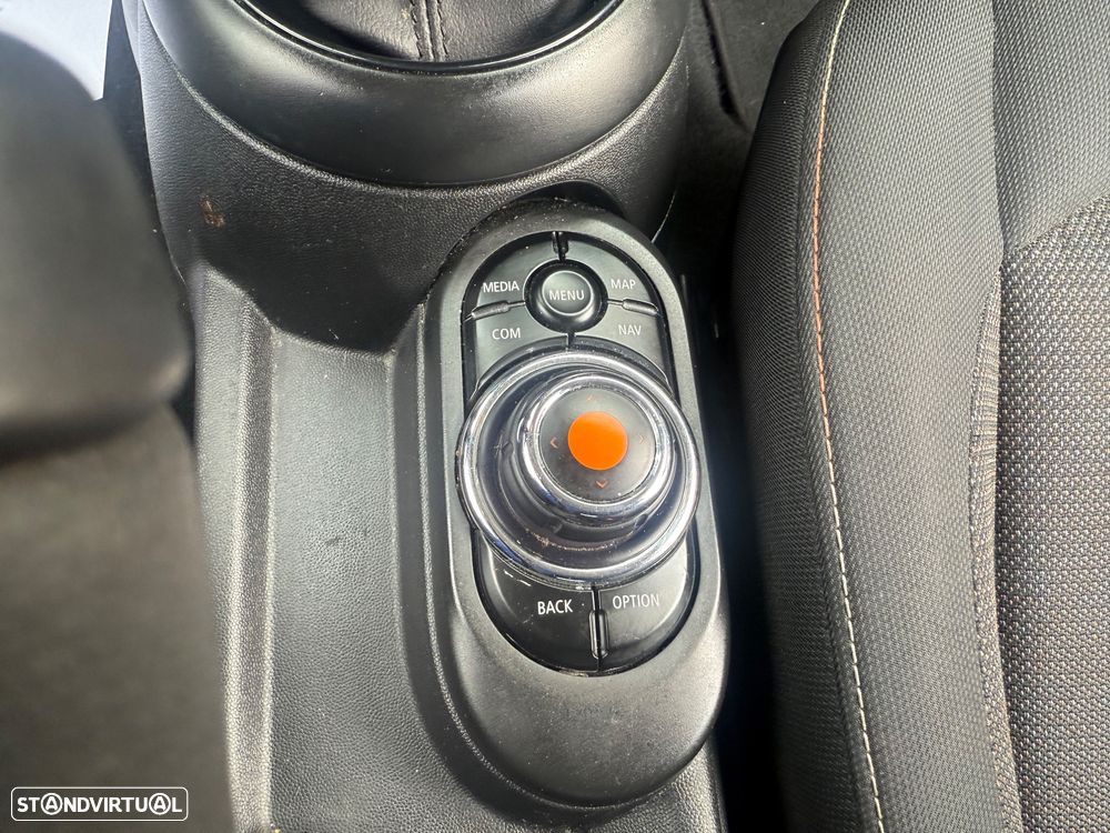 MINI 3 Portas Cooper D - 16