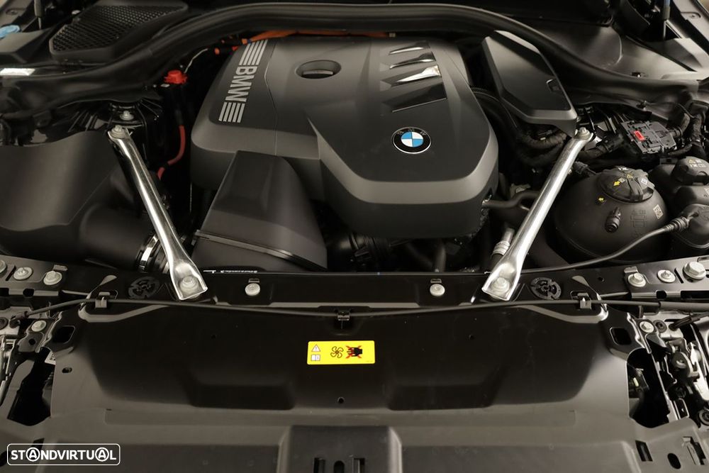 BMW 530 e Pack Desportivo M - 25