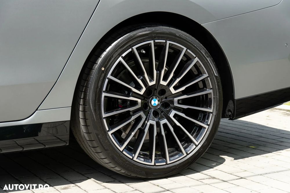 BMW Seria 7 740d xDrive MHEV - 30