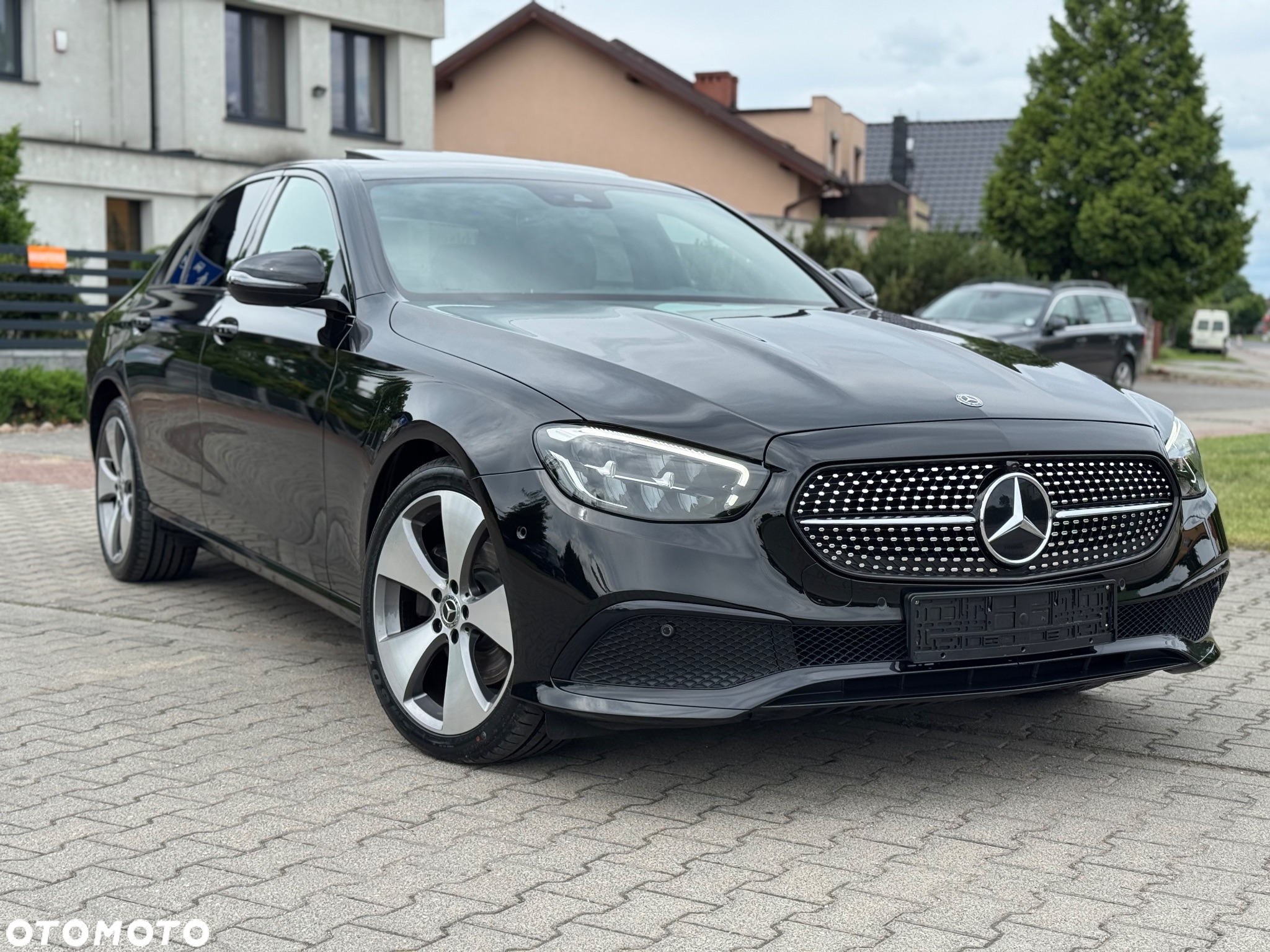 Mercedes-Benz Klasa E 220 d 4Matic T 9G-TRONIC Avantgarde - 2