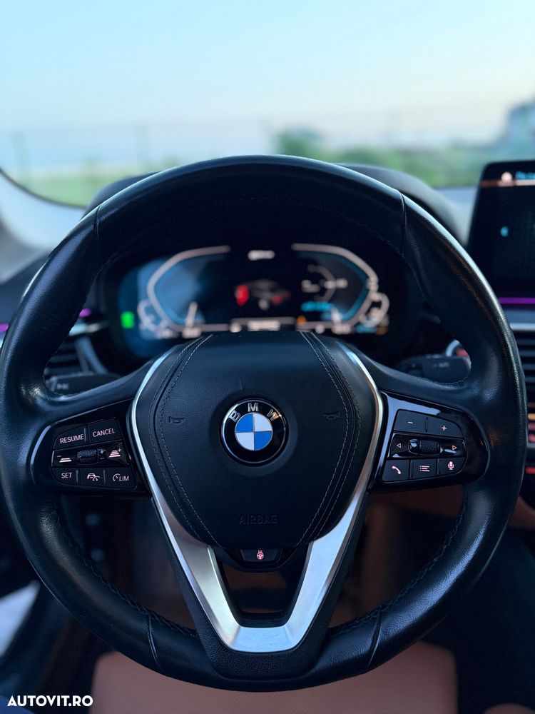 BMW Seria 5 530e Aut. Luxury Line - 18