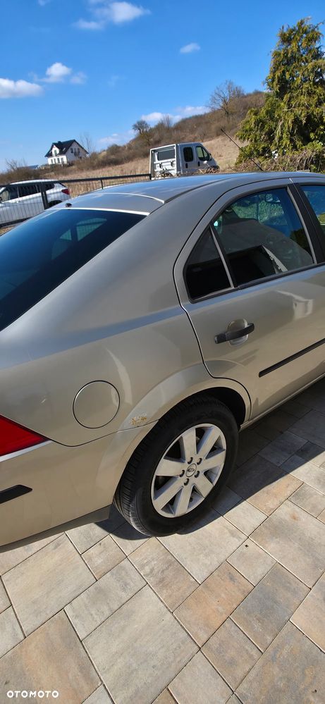 Ford Mondeo 1.8 Ambiente - 6