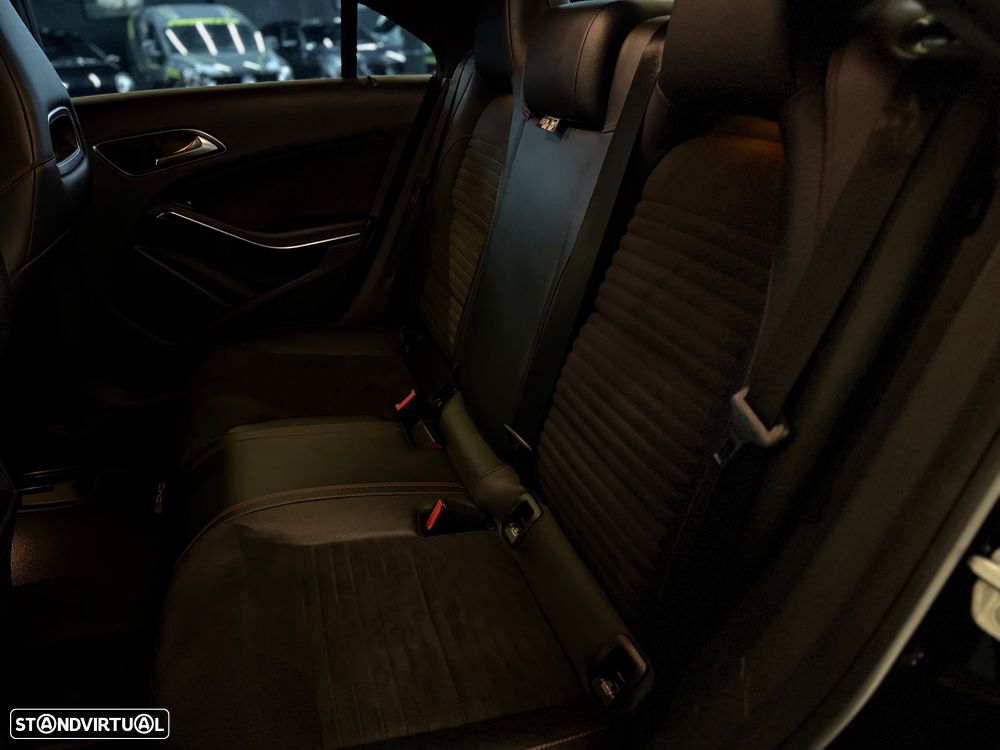 Mercedes-Benz CLA 180 d Shooting Brake AMG Line - 17