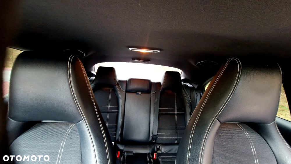 Mercedes-Benz CLA 200 Urban - 14
