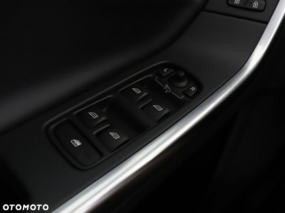 Volvo V60 D2 Summum - 33