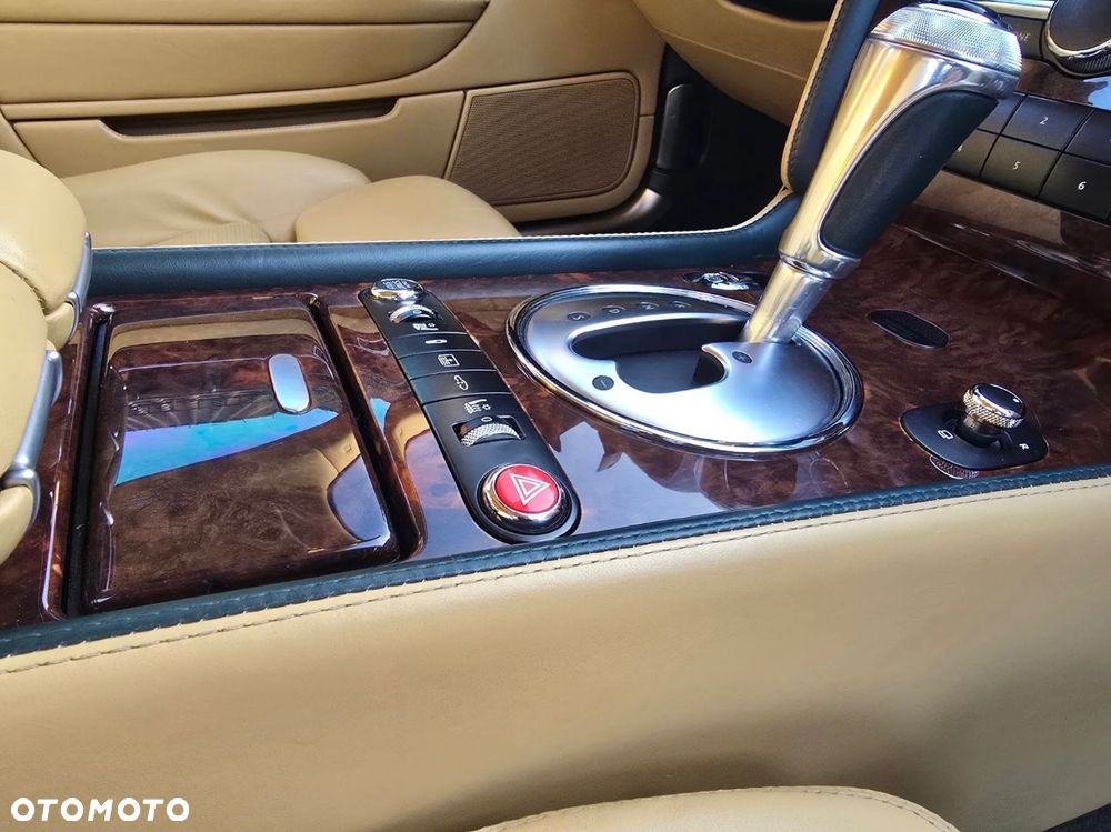 Bentley Flying Spur - 23