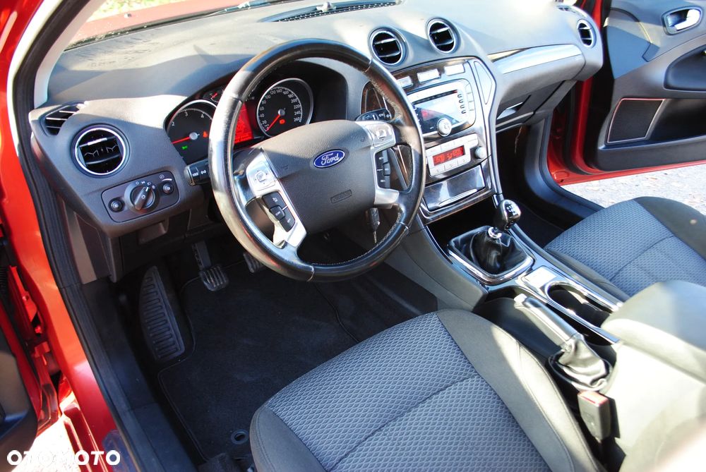 Ford Mondeo 2.0 TDCi Ghia X - 13