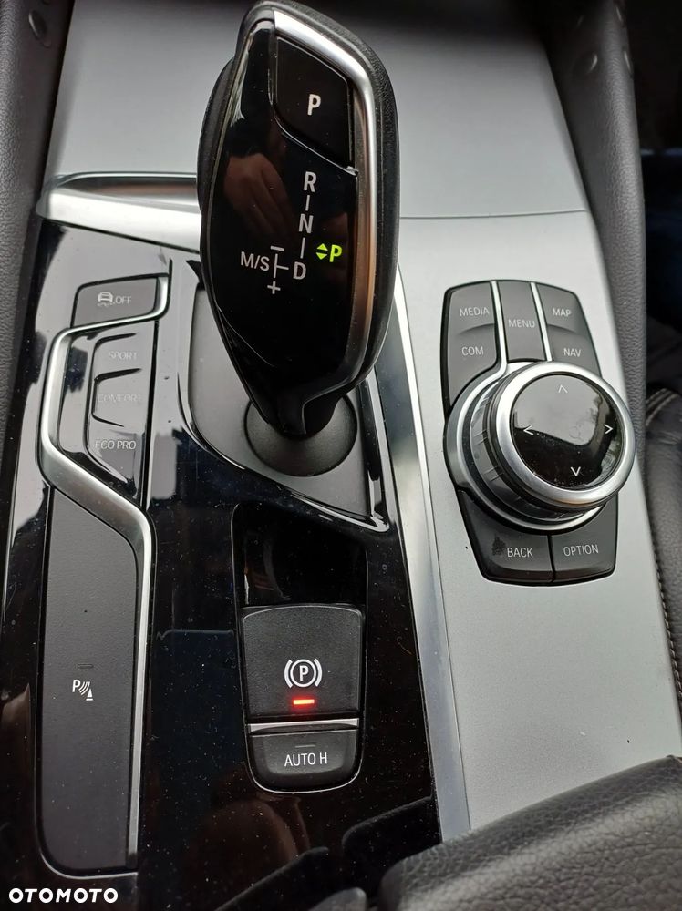 BMW Seria 5 525d - 13