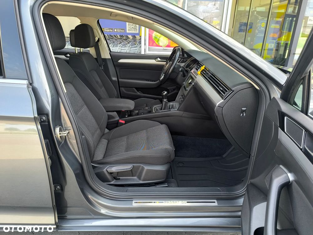 Volkswagen Passat 1.6 TDI (BlueMotion Technology) Comfortline - 24
