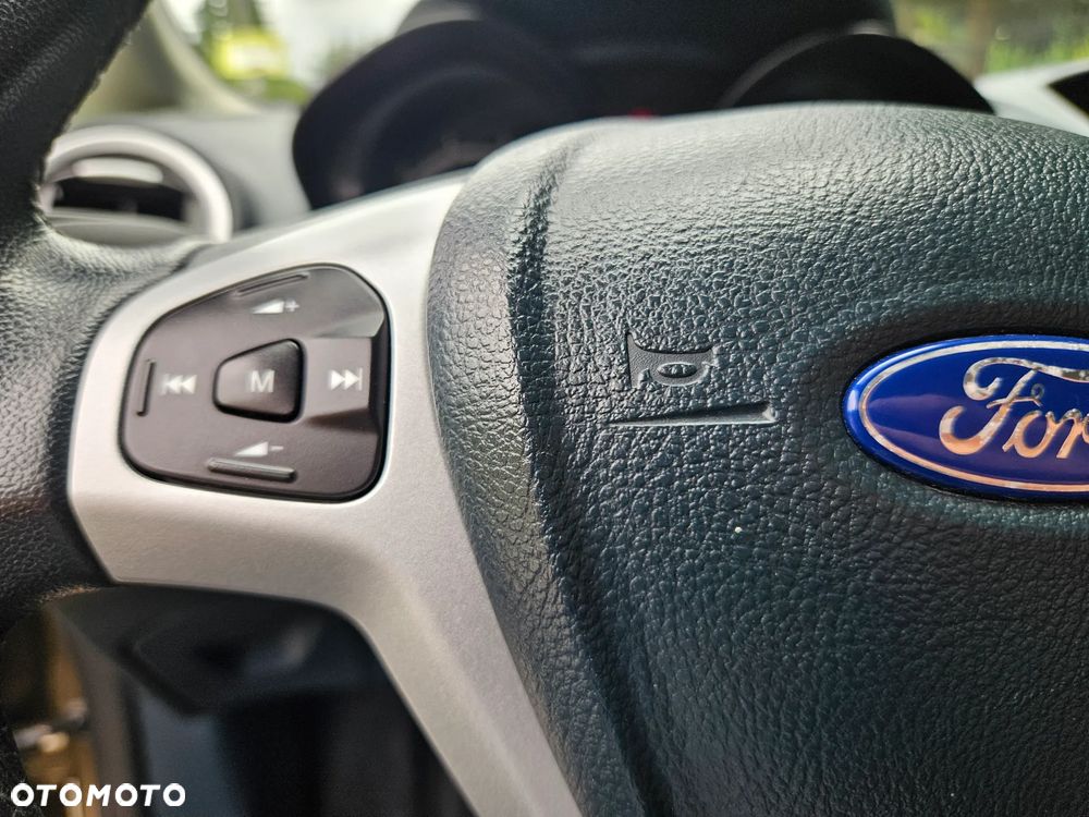 Ford Fiesta 1.4 Champions Edition - 21