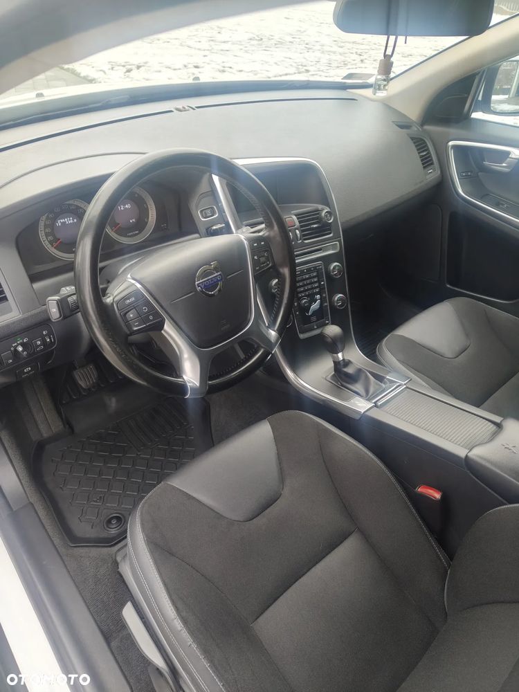 Volvo XC 60 D4 Kinetic - 11