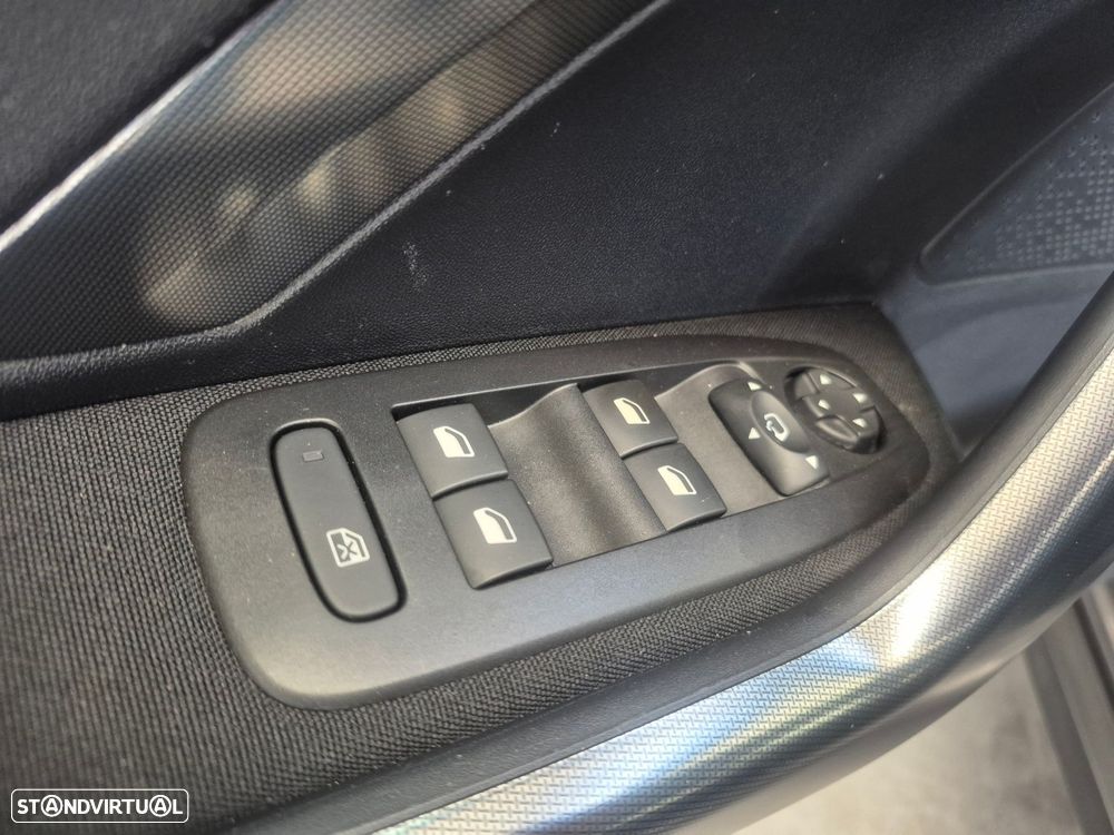 Peugeot 2008 1.2 PureTech Allure - 8